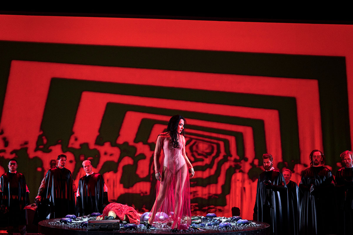 Szene aus Pique Dame, Staatstheater Kassel, Kostüme: Mechthild Feuerstein, Foto: Isabel Machado Rios