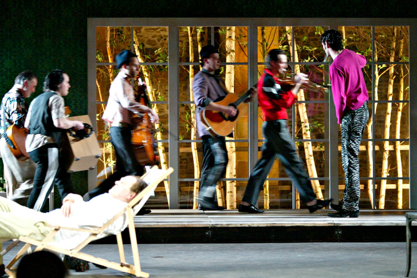 Szene aus Platonov, Theater Bielefeld, Kostüme: Mechthild Feuerstein, Foto: Oliver Fantitsch