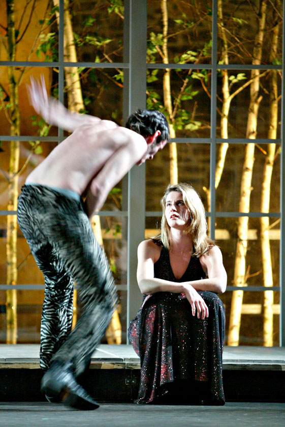 Szene aus Platonov, Theater Bielefeld, Kostüme: Mechthild Feuerstein, Foto: Oliver Fantitsch