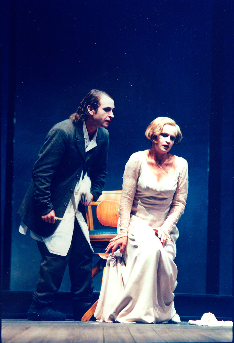 Szene aus Ramper, Residenztheater München, Kostüme: Mechthild Feuerstein, Foto: Oliver Fantitsch