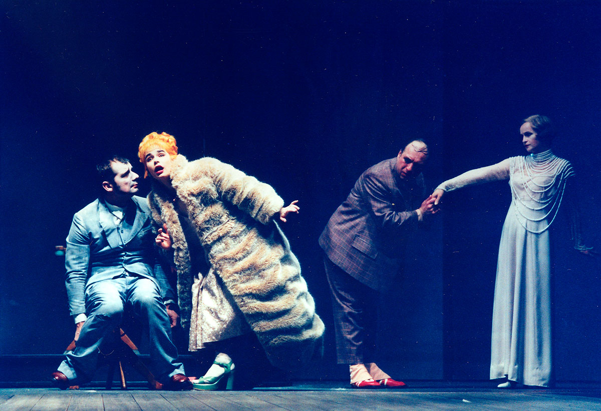 Szene aus Ramper, Residenztheater München, Kostüme: Mechthild Feuerstein, Foto: Oliver Fantitsch