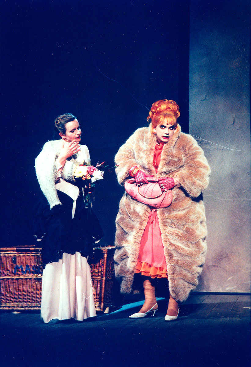 Szene aus Ramper, Residenztheater München, Kostüme: Mechthild Feuerstein, Foto: Oliver Fantitsch