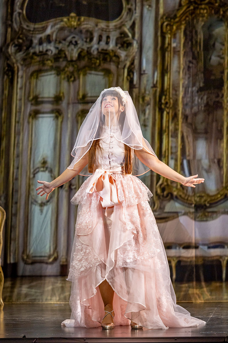 Szene aus Der Rosenkavalier, Tiroler Landestheater, Kostümbild: Mechthild Feuerstein, Foto: Birgit Gufler