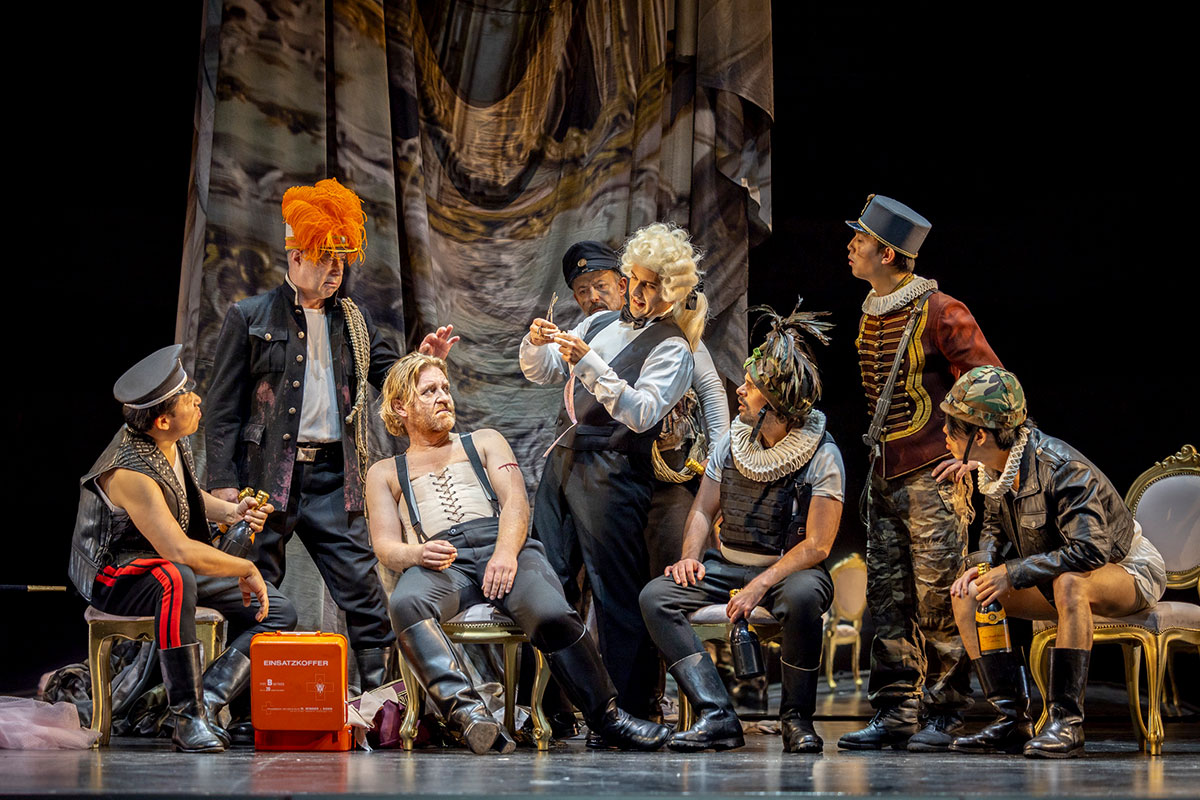 Szene aus Der Rosenkavalier, Tiroler Landestheater, Kostümbild: Mechthild Feuerstein, Foto: Birgit Gufler