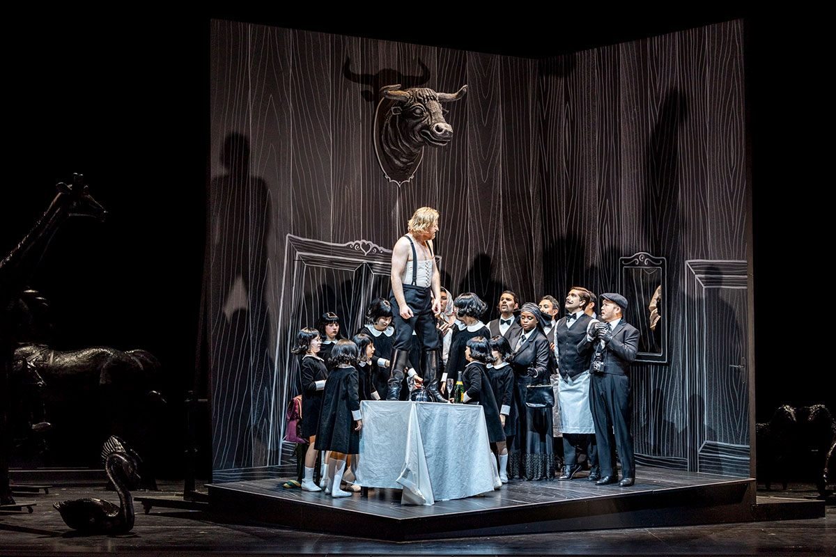Szene aus Der Rosenkavalier, Tiroler Landestheater, Kostümbild: Mechthild Feuerstein, Foto: Birgit Gufler