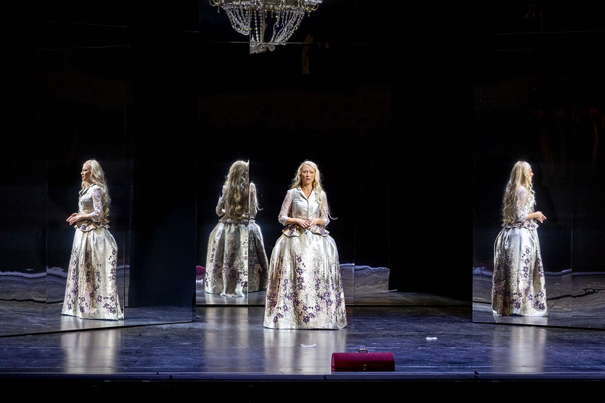 Szene aus Der Rosenkavalier, Tiroler Landestheater, Kostümbild: Mechthild Feuerstein, Foto: Birgit Gufler