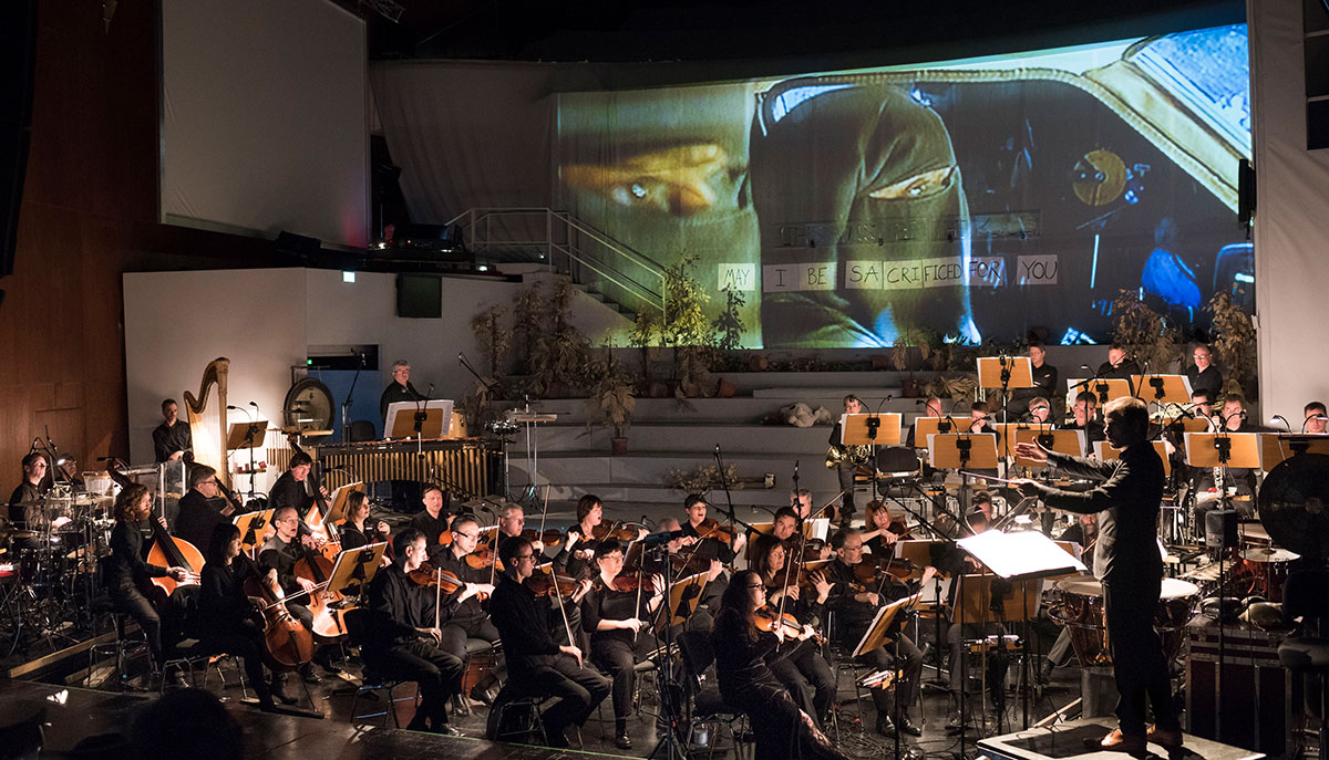 Szene aus Sacrifice, Oper Halle, Kostüme: Mechthild Feuerstein, Foto: Falk Wenzel
