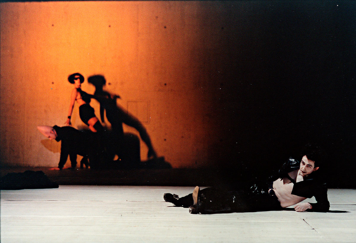 Szene aus Schlaflos, Schaubühne Berlin, Kostüme: Mechthild Feuerstein, Foto: unbekannt