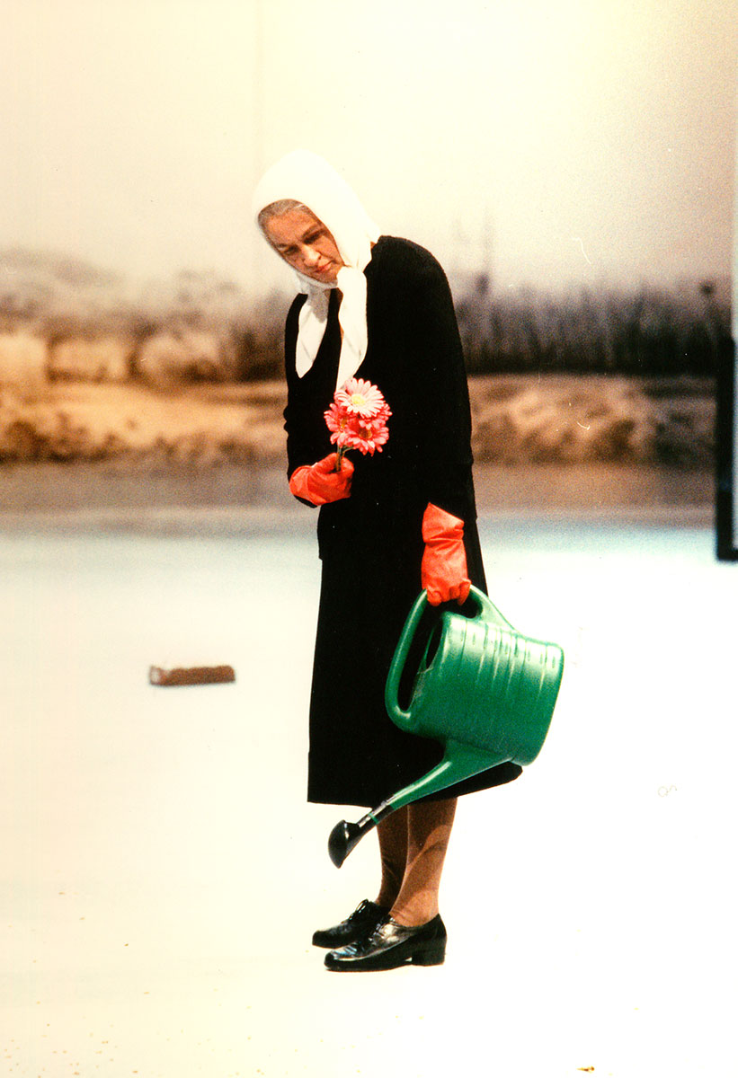 Szene aus Die Stunde da wir nichts voneinander wußten, Staatstheater Braunschweig, Kostüme: Mechthild Feuerstein, Foto: Oliver Fantitsch