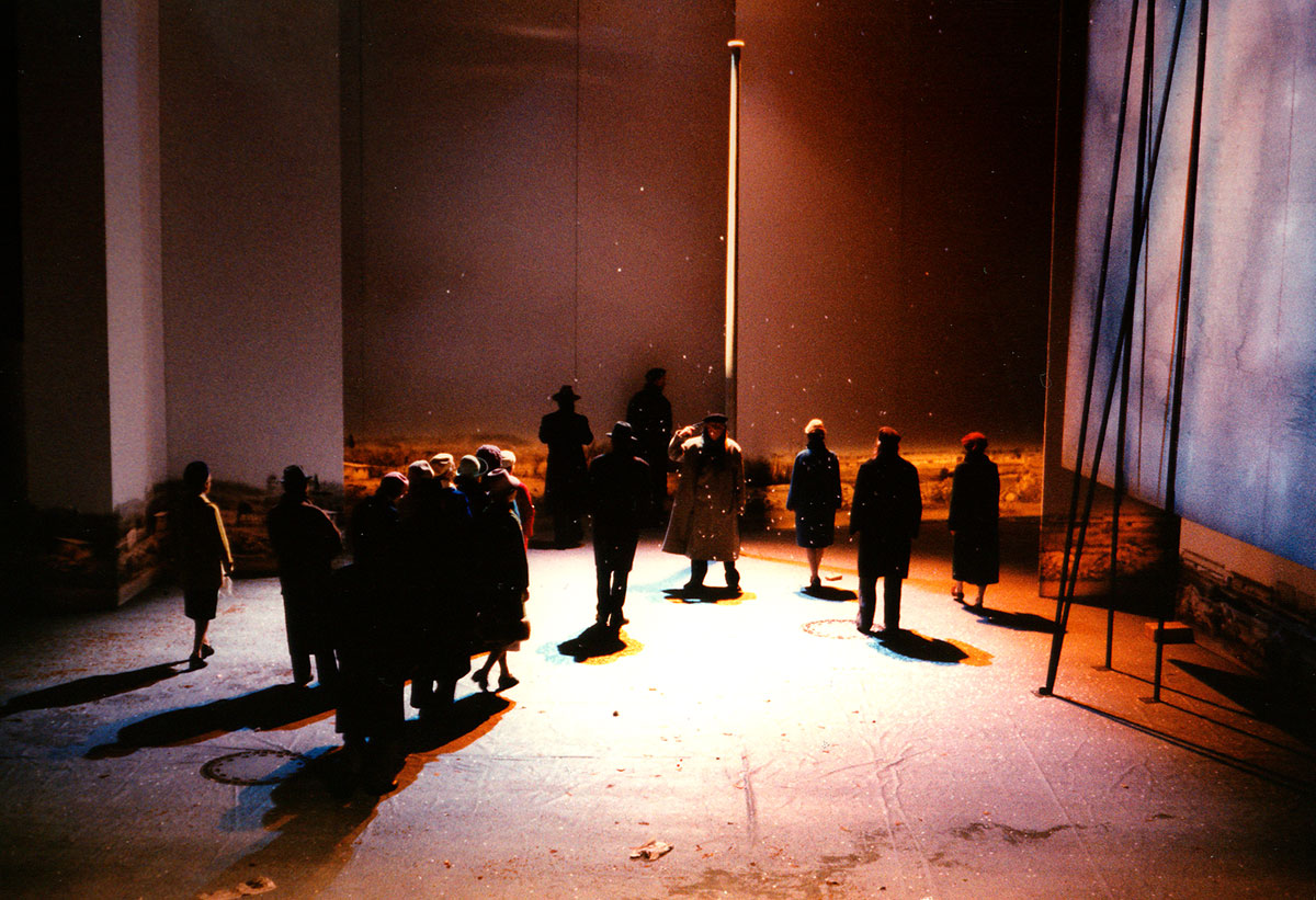 Szene aus Die Stunde da wir nichts voneinander wußten, Staatstheater Braunschweig, Kostüme: Mechthild Feuerstein, Foto: Oliver Fantitsch