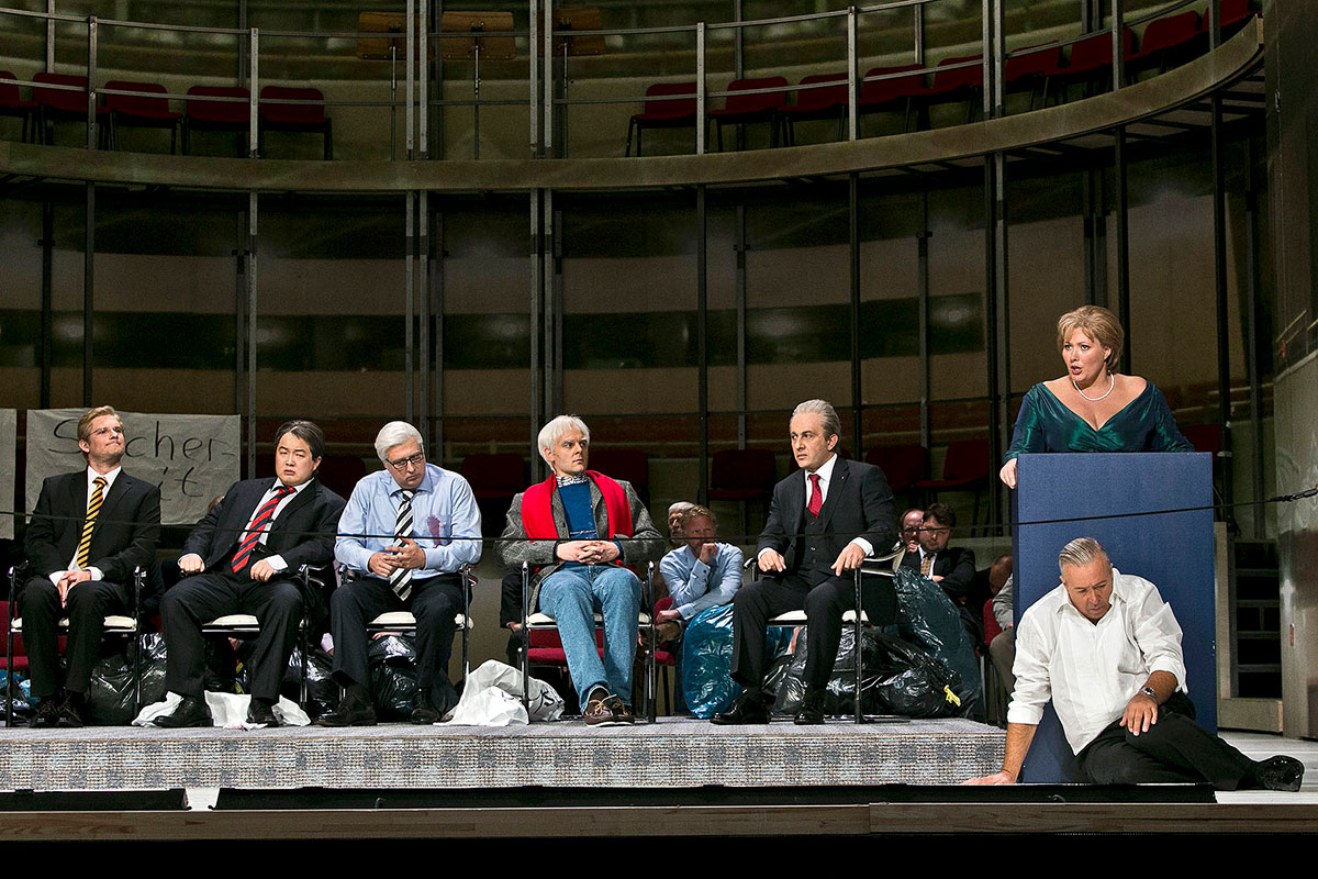 Szene aus Tannhäuser, Theater Lübeck, Kostüme: Mechthild Feuerstein, Foto: Oliver Fantitsch
