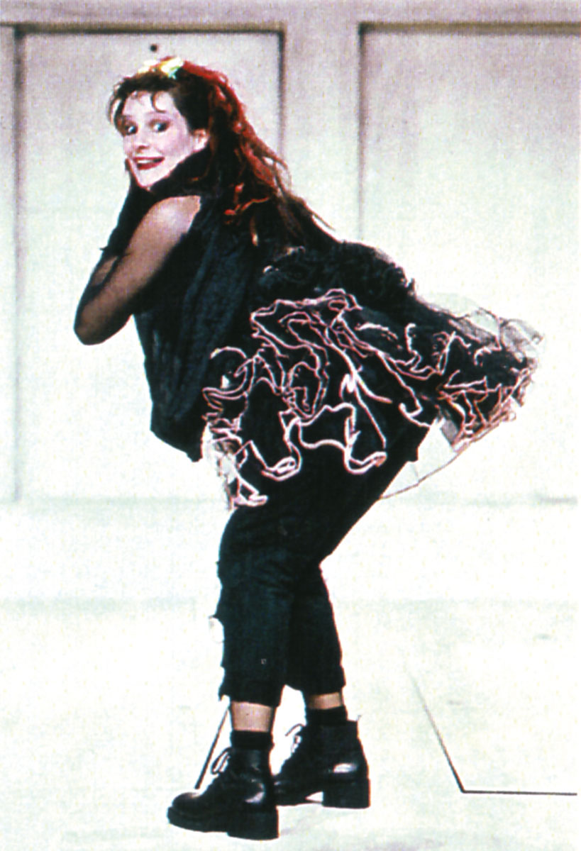 Szene aus Der kleine Vampir, Kammerspiele Paderborn, Bühne und Kostüme: Mechthild Feuerstein, Foto: Oliver Fantitsch