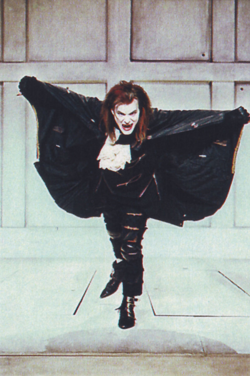 Szene aus Der kleine Vampir, Kammerspiele Paderborn, Bühne und Kostüme: Mechthild Feuerstein, Foto: Oliver Fantitsch