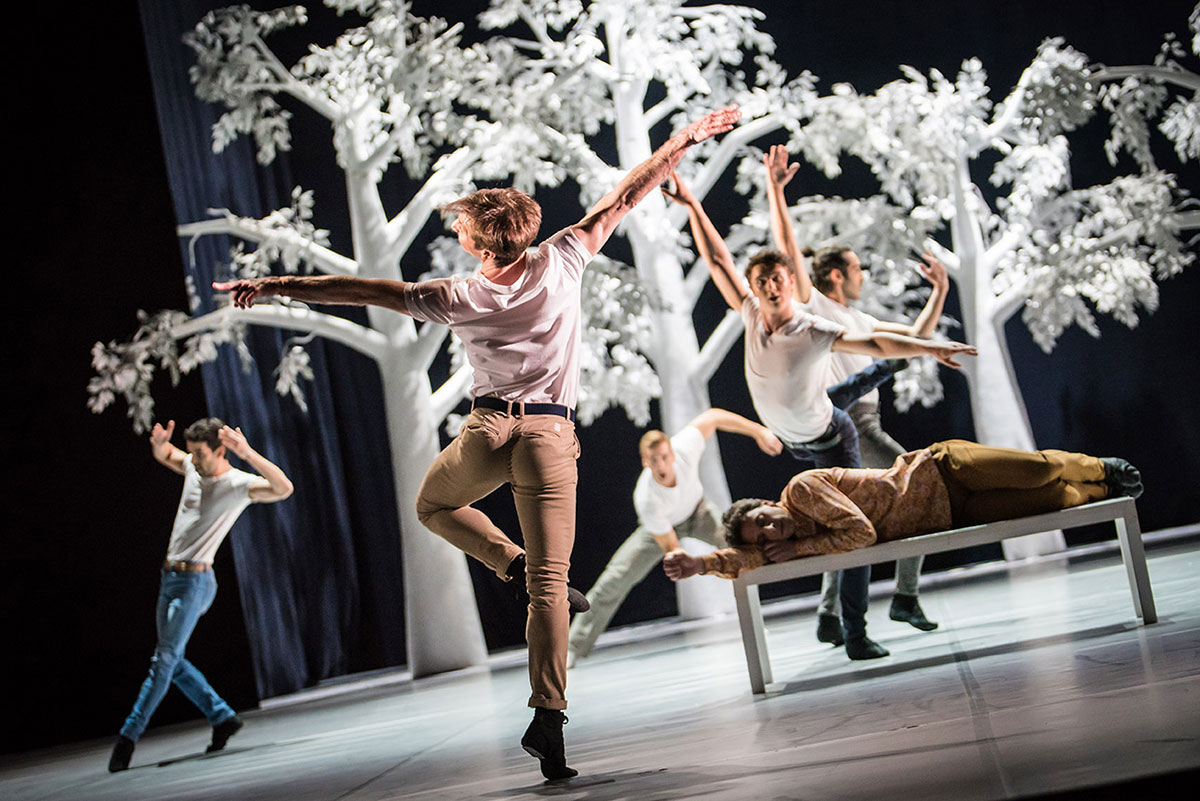 Szene aus Werther, Oper Halle, Kostüme: Mechthild Feuerstein, Foto: Anna Kolata