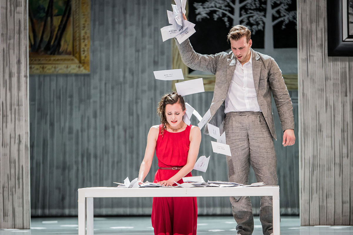 Szene aus Werther, Oper Halle, Kostüme: Mechthild Feuerstein, Foto: Anna Kolata