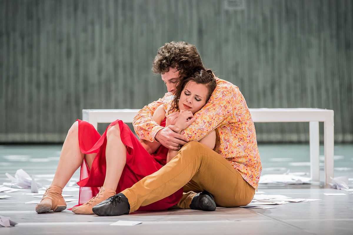 Szene aus Werther, Oper Halle, Kostüme: Mechthild Feuerstein, Foto: Anna Kolata