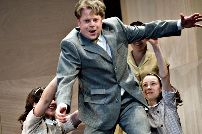 Szene aus Werther, Luzerner Theater, Kostüme: Mechthild Feuerstein, Foto: Ingo Höhn
